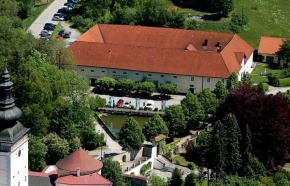 Отель Schlossbrauerei Weinberg - Erste oö. Gasthausbrauerei  Кефермаркт